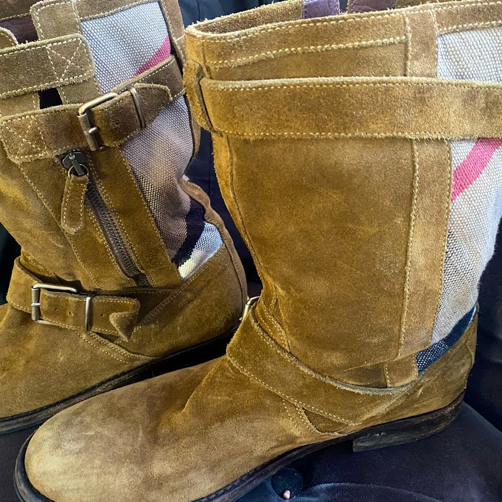 Burberry suede boots slightly used. In a good condition